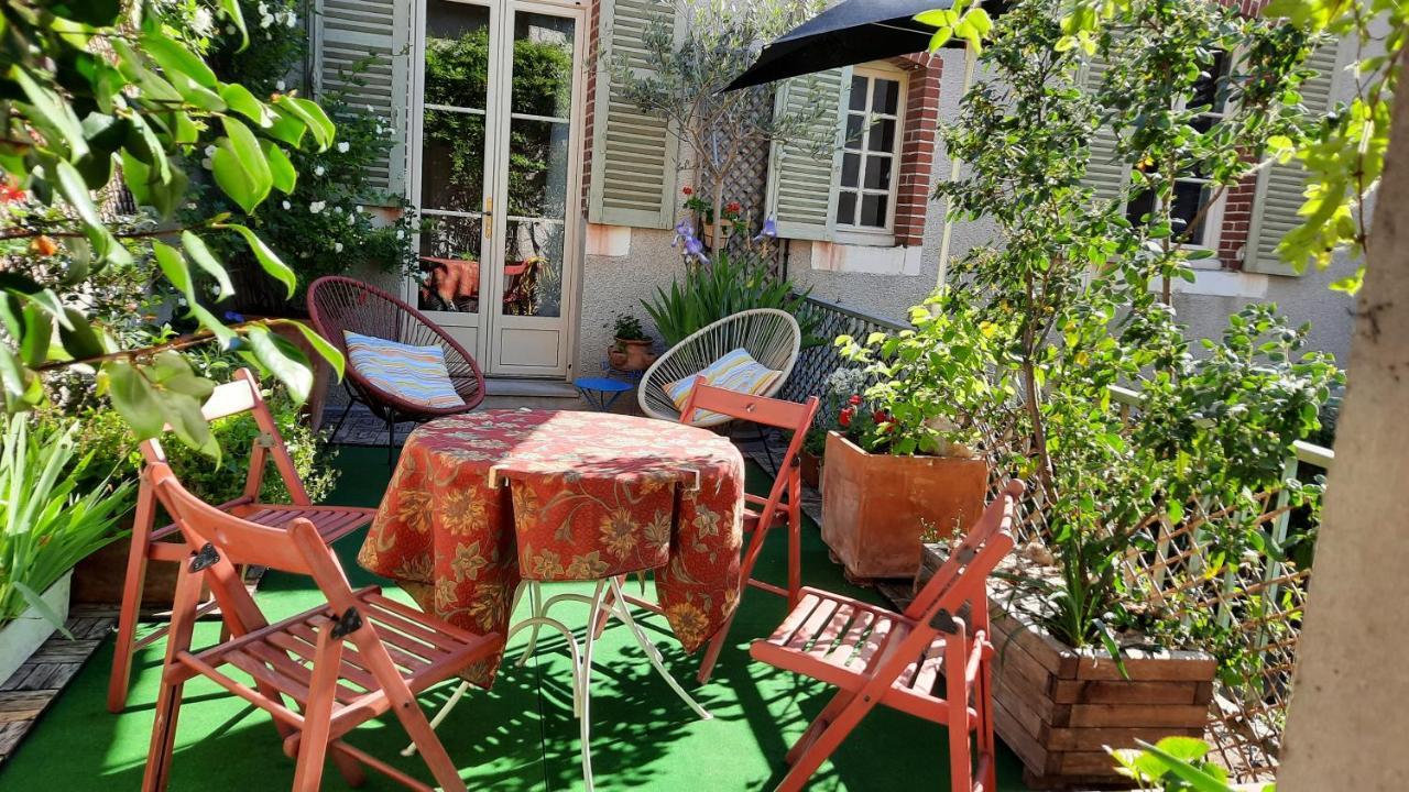 Bed and Breakfast La Virgule De Tanlay Екстер'єр фото